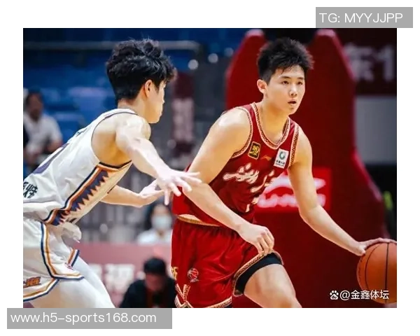 上海新援崔晓龙训练受伤将缺席揭幕战球队面临人员短缺挑战